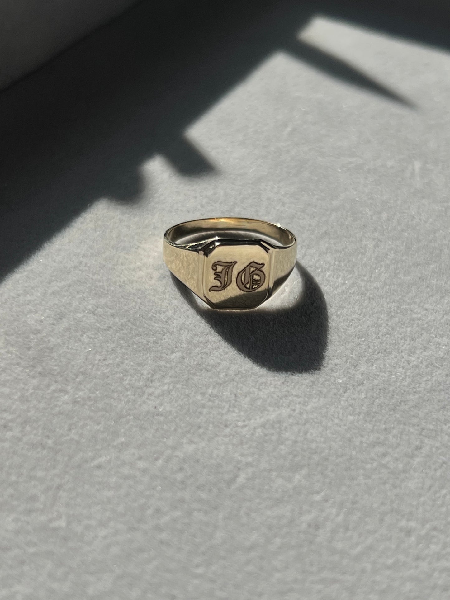 14K Felix signet ring
